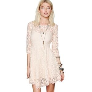 FREE PEOPLE Peach Floral Eyelash Lace 3/4 Long Sleeve Skater Dress SZ 10